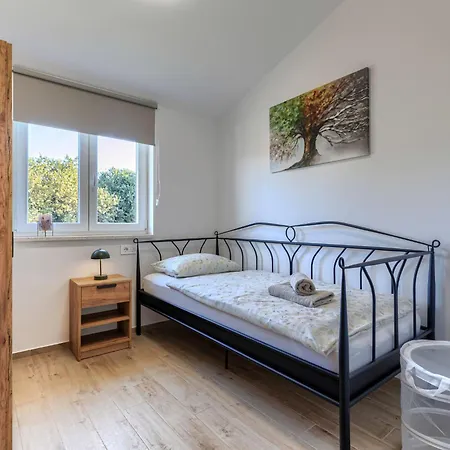 Apartment Fameja By Interhome Ližnjan